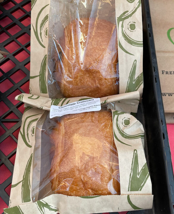 chocolate_croissant-frogs_bakery-2 chocolate_croissant-frogs_bakery-2