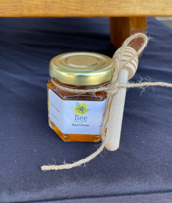 red_clover-bee_natural_honey-3 red_clover-bee_natural_honey-3