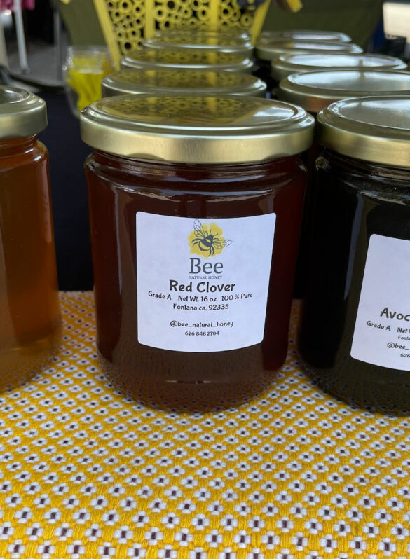 red_clover_honey-bee_natural_honey-2 red_clover_honey-bee_natural_honey-2